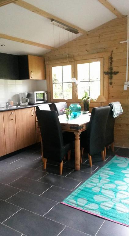 Guesthouse Vakantiehuis In Een Mooie Tuin In Het Centrum Van Zuidlaren! Ngoại thất bức ảnh