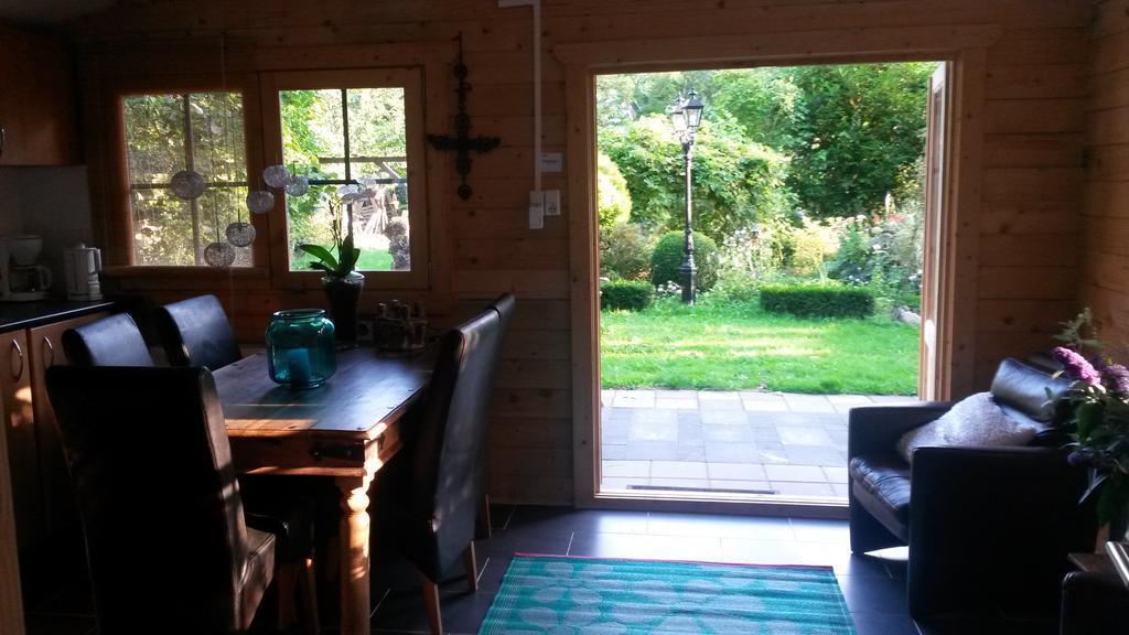 Guesthouse Vakantiehuis In Een Mooie Tuin In Het Centrum Van Zuidlaren! Ngoại thất bức ảnh